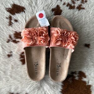 NWT Rouge Helium Peach Floral Slide Flat
